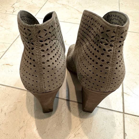 Vince Camuto open toe bootie size 7.5 - Picture 5 of 8